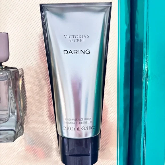 VICTORIA'S SECRET Daring Fragrance 3-Piece Gift Set - Picture 4 of 14